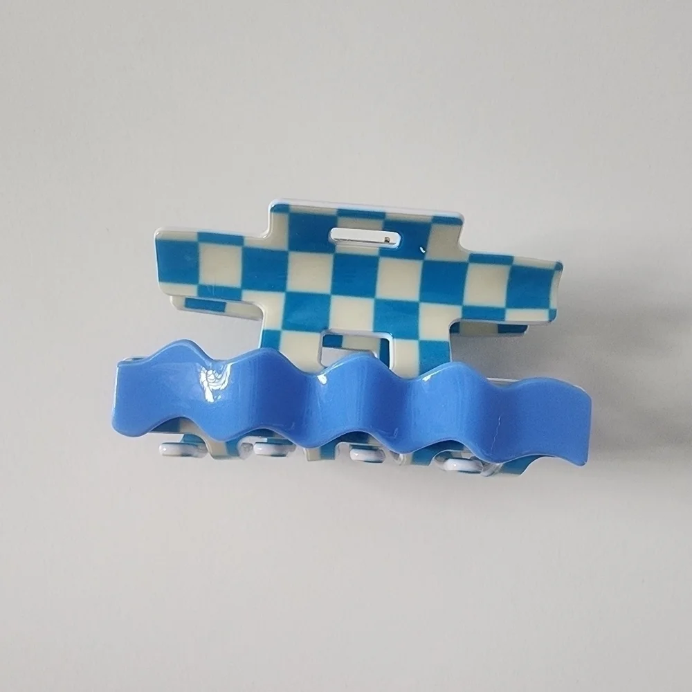 NWT Blue White Checkered Wavy Hair Claw Clip Fashion Y2K